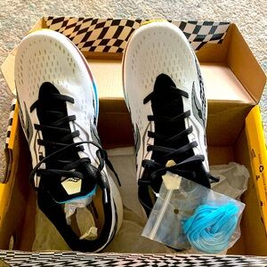 Men’s NWT Saucony Endorphin Speed 2 -Size 10